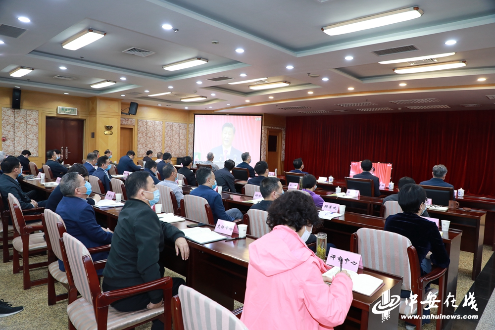 安徽省财政厅党员干部集中收看党的二十大开幕式2.jpg
