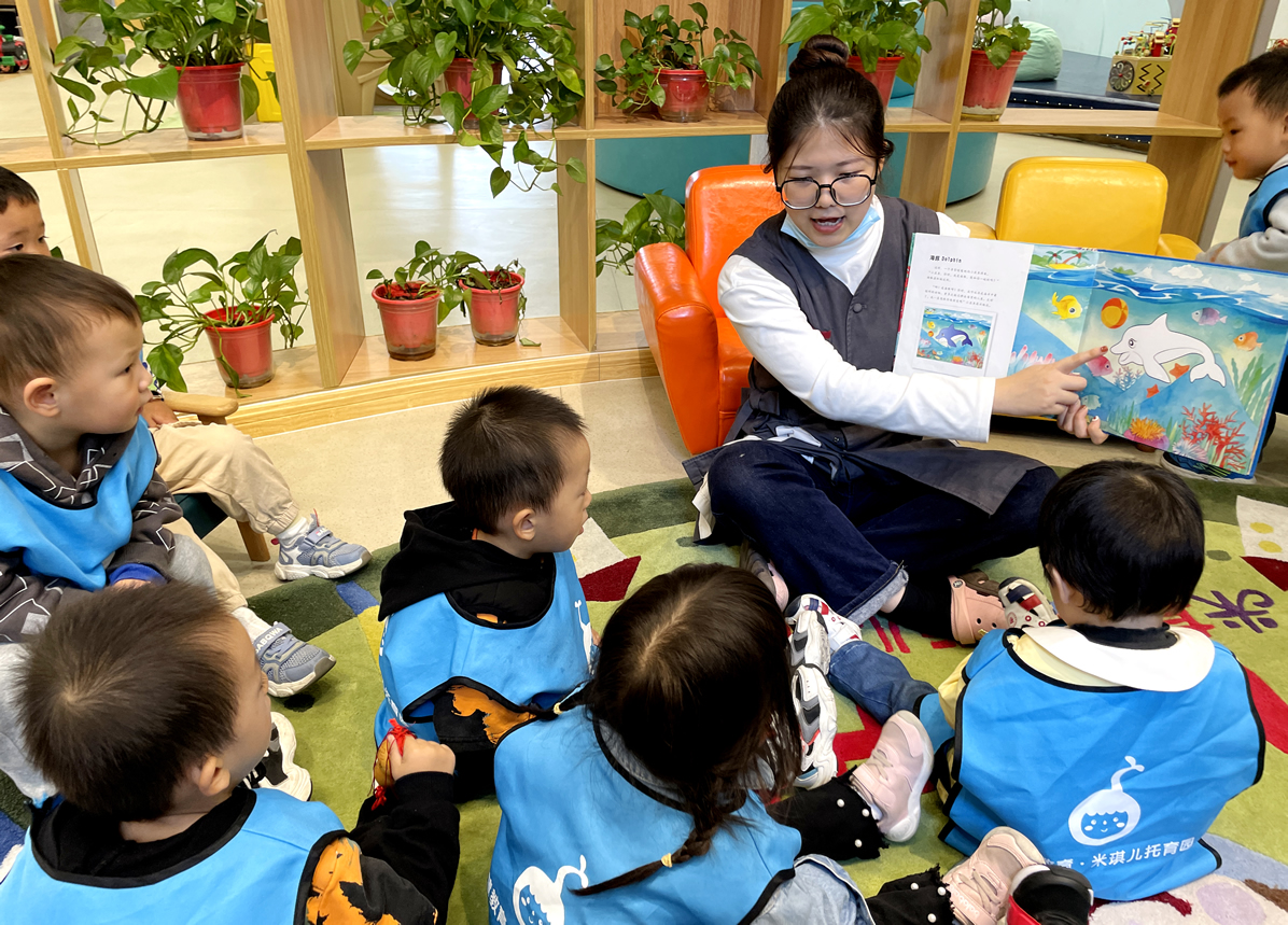 丰富的课程设置以及婴幼儿专用设施，打造温馨舒适的托育空间.JPG