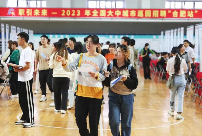 11月3日,“合肥请您来”暨全国大中城市巡回招聘“合肥站”活动在合肥学院举办。全媒体记者 张正朋 图